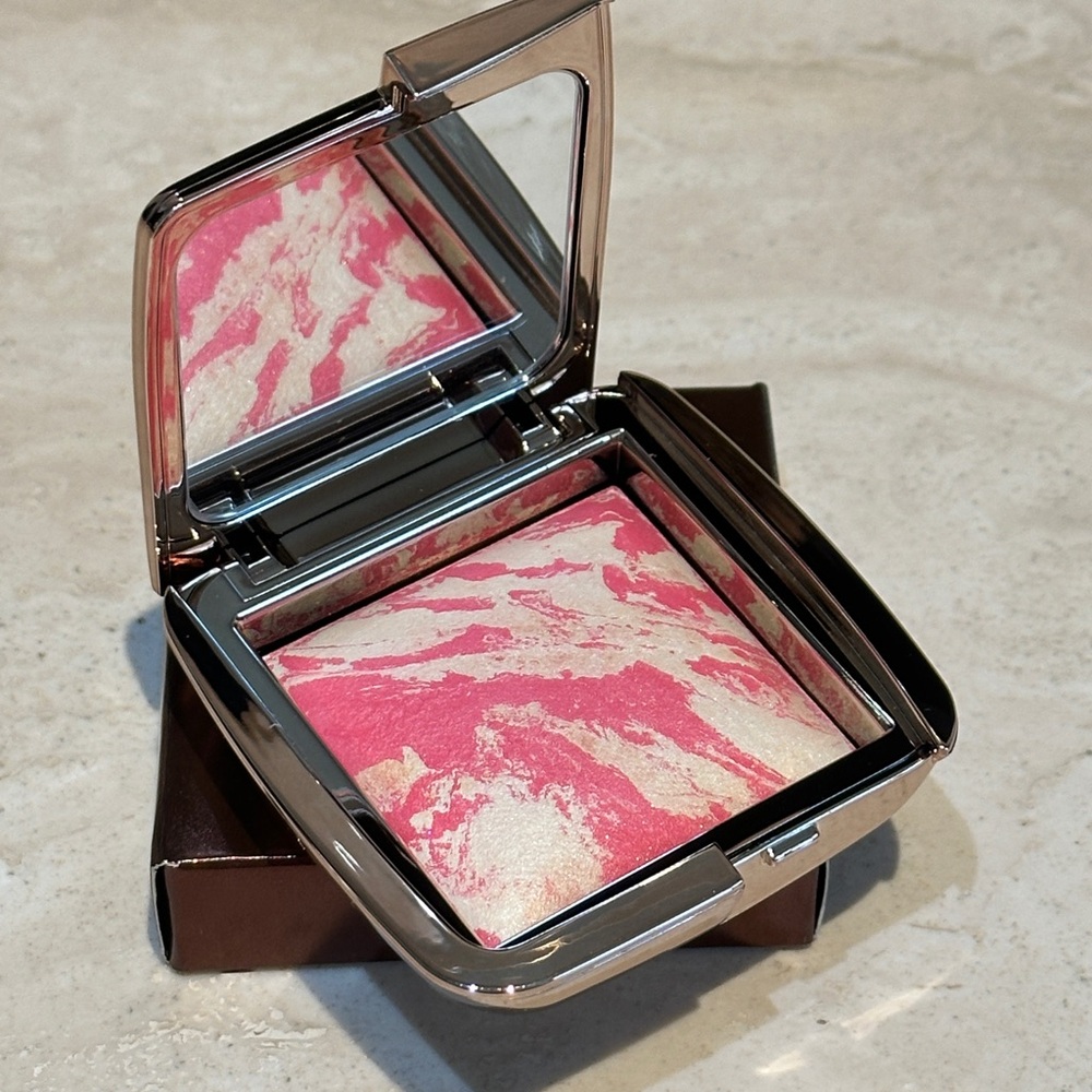 Hourglass Ambient Lighting Blush - Diffused Heat - Picture 4 of 7